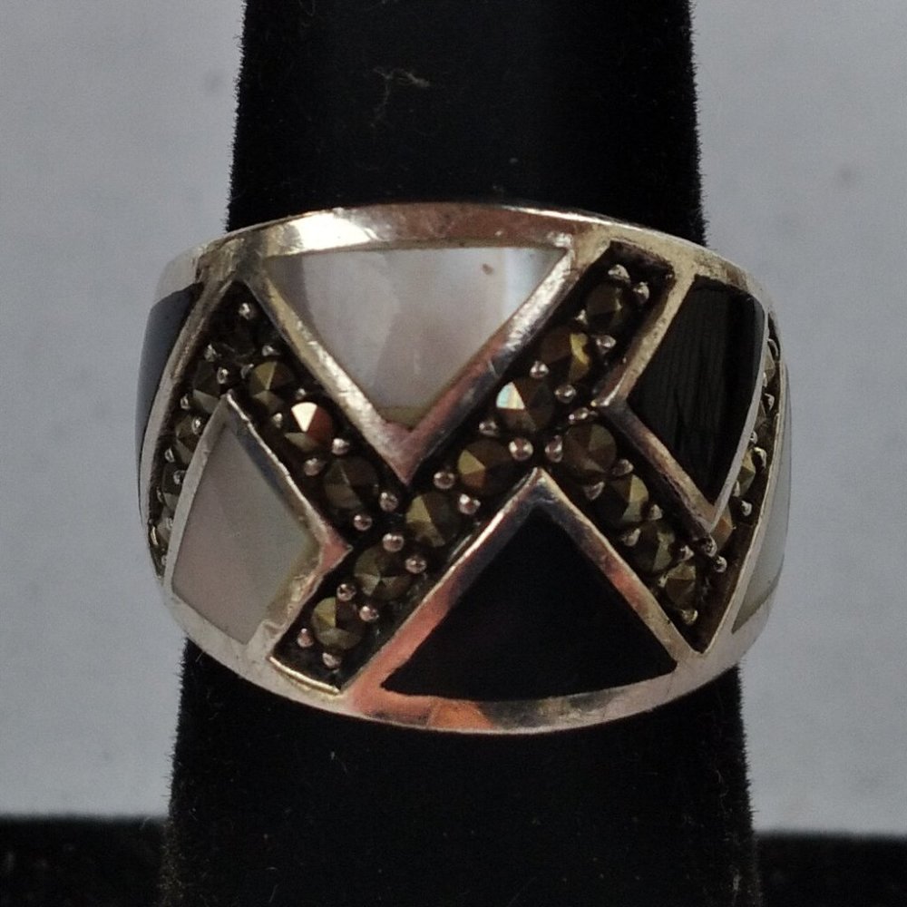 VTG Sterling Silver Onyx and Mother of Pearl Ring